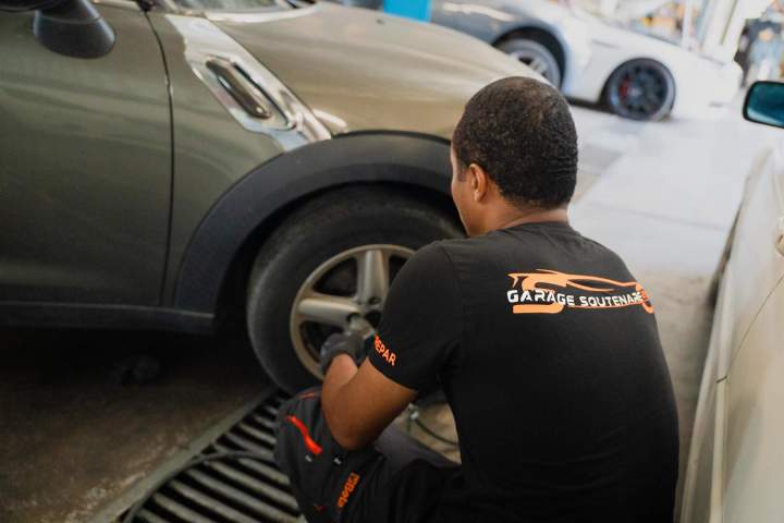 Service pneumatique efficace pour une sécurité routière optimale